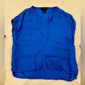 Sleeves blue blouse. Perfect for a hot day.
